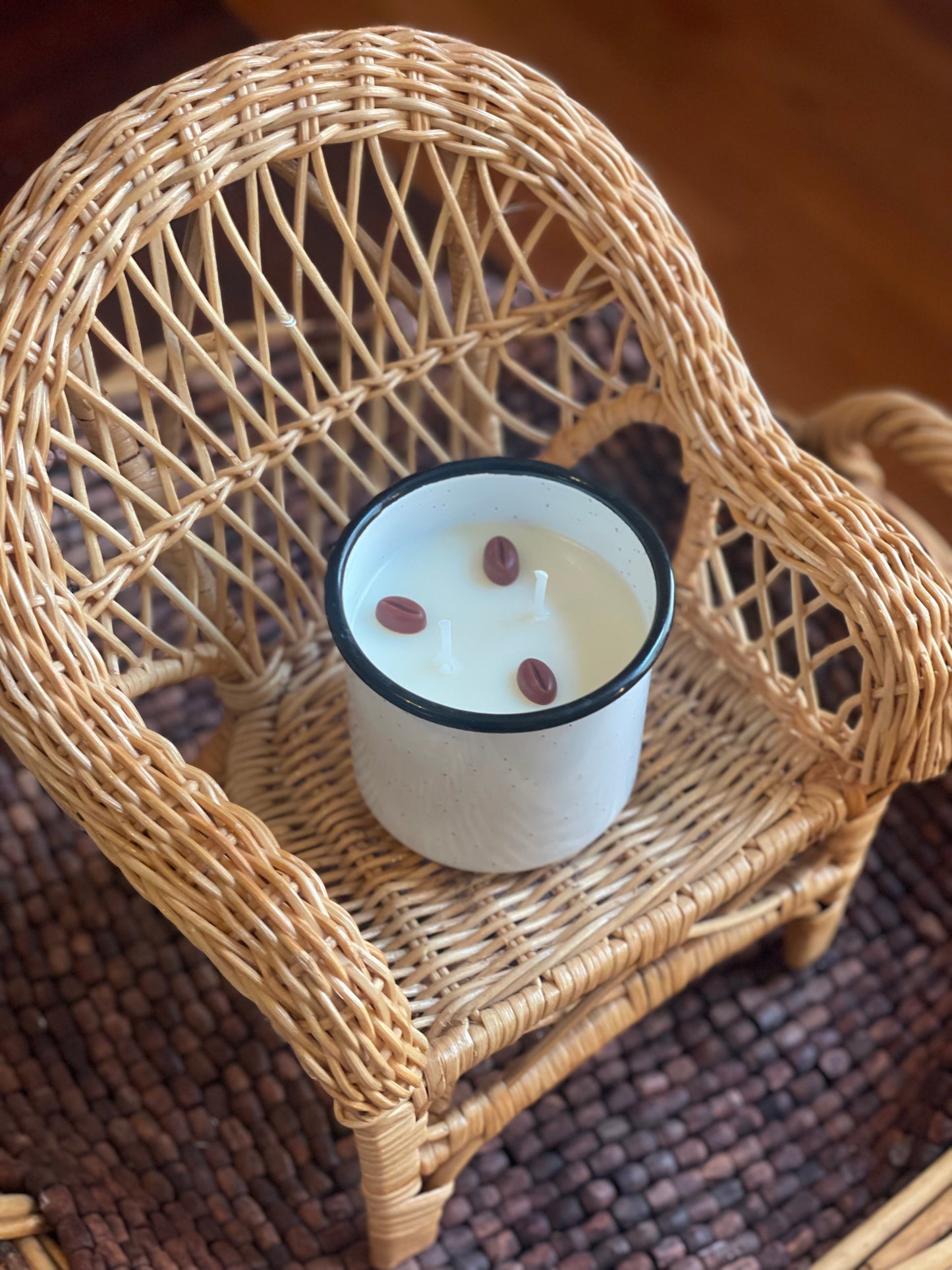 Coffee candle in tin can with 3 beans