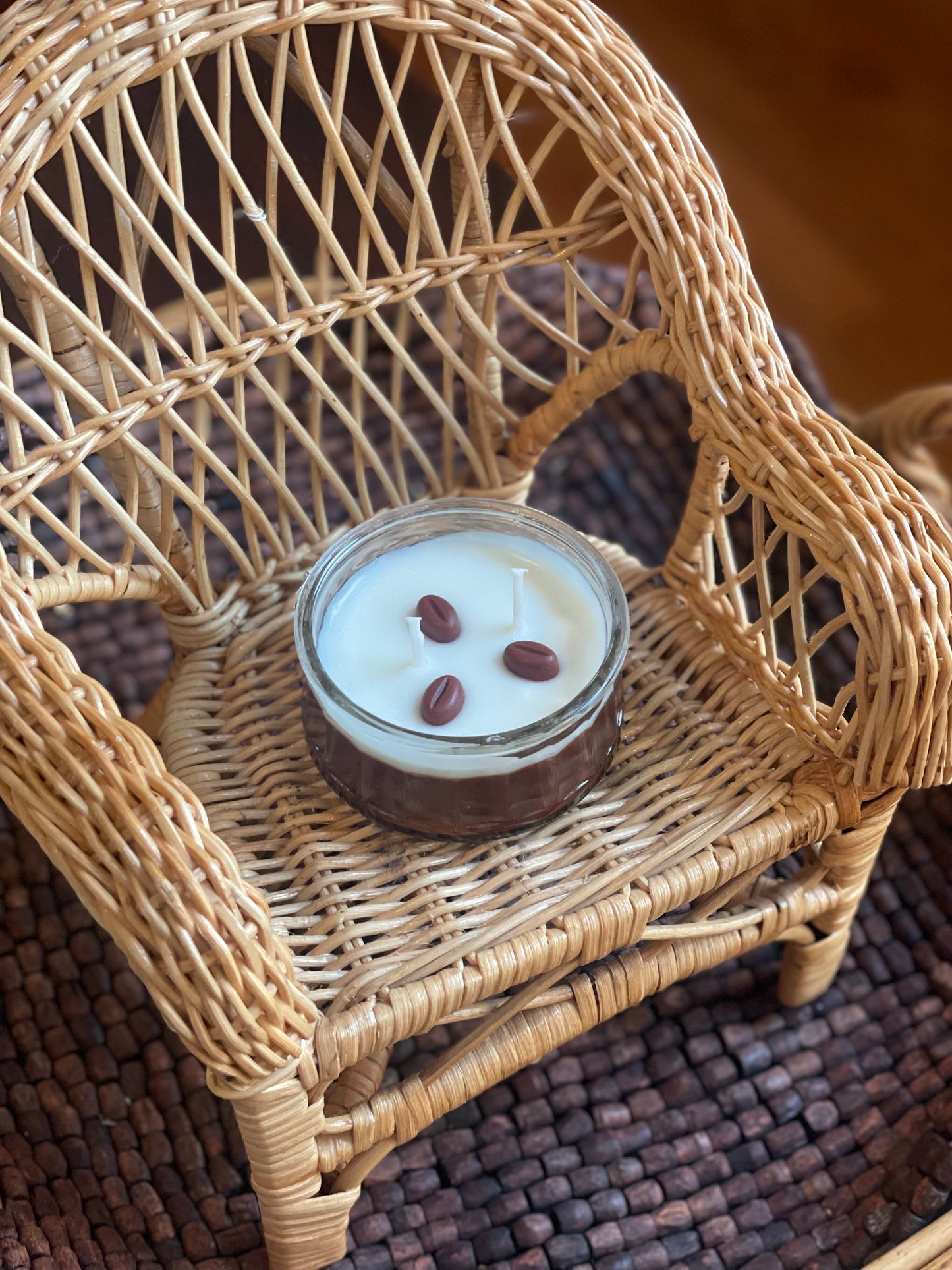 Mini coffee candle with 3 beans