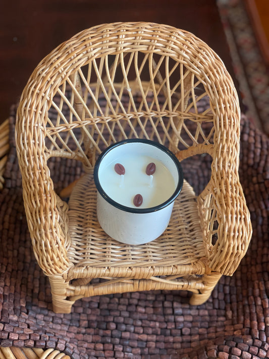 Coffee candle in tin can with 3 beans